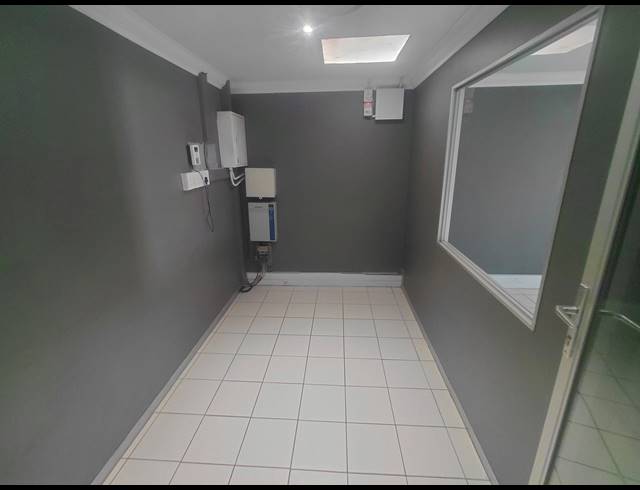 100M² OFFICE TO LET IN FOURWAYS